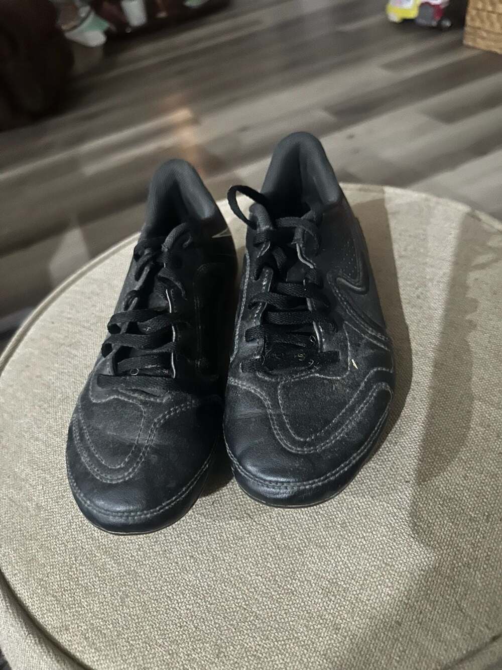 Nike Tiempo Legend 9 Club Size 5.5Y Black Soccer Shoes